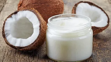 چرا روغن نارگیل در دمای اتاق سفت و جامد می شود؟