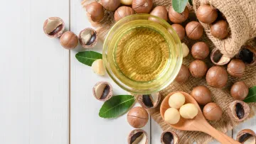 آیا می توان از روغن ماکادمیا روی مو استفاده کرد؟