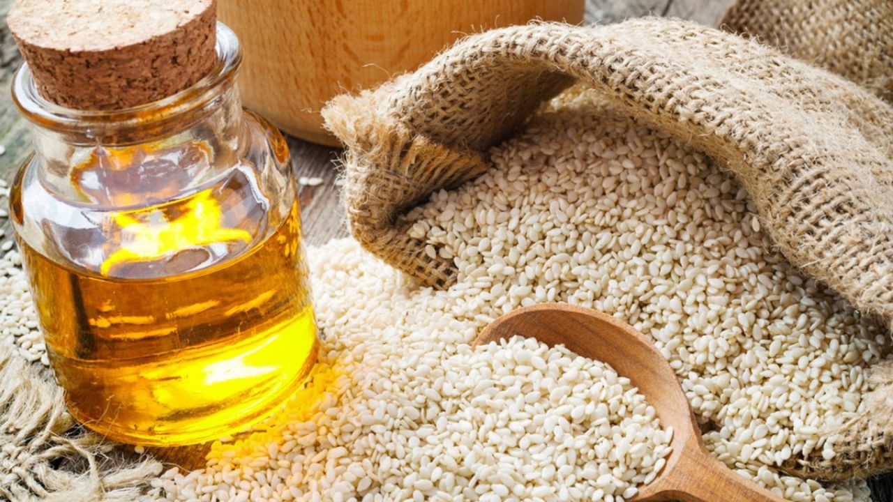 مقایسه روغن کانولا و روغن کنجد بر کنترل گلیسمی و عملکرد کبد در بیماران دیابتی